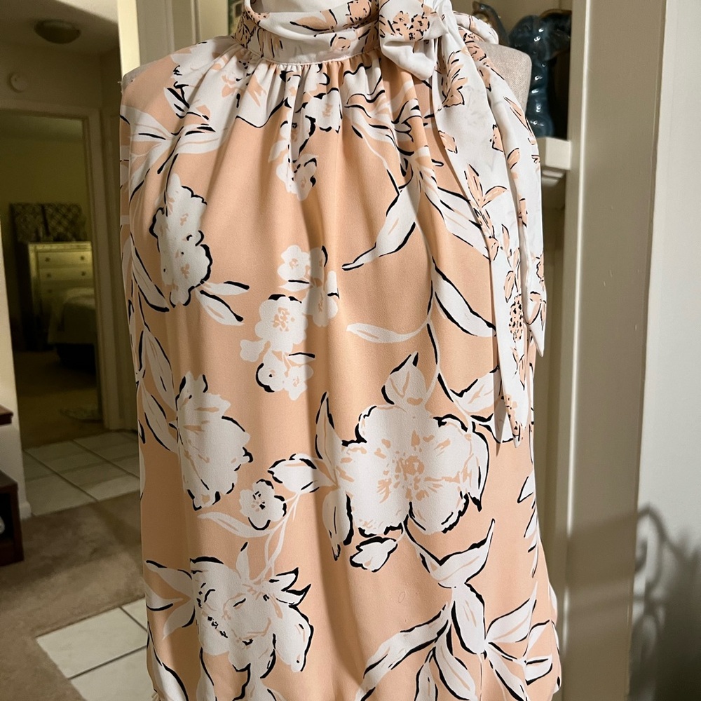 White House Black Market Peach Floral Blouse